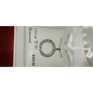 NIB Exquisite circle of Love diamond sterling silver necklace